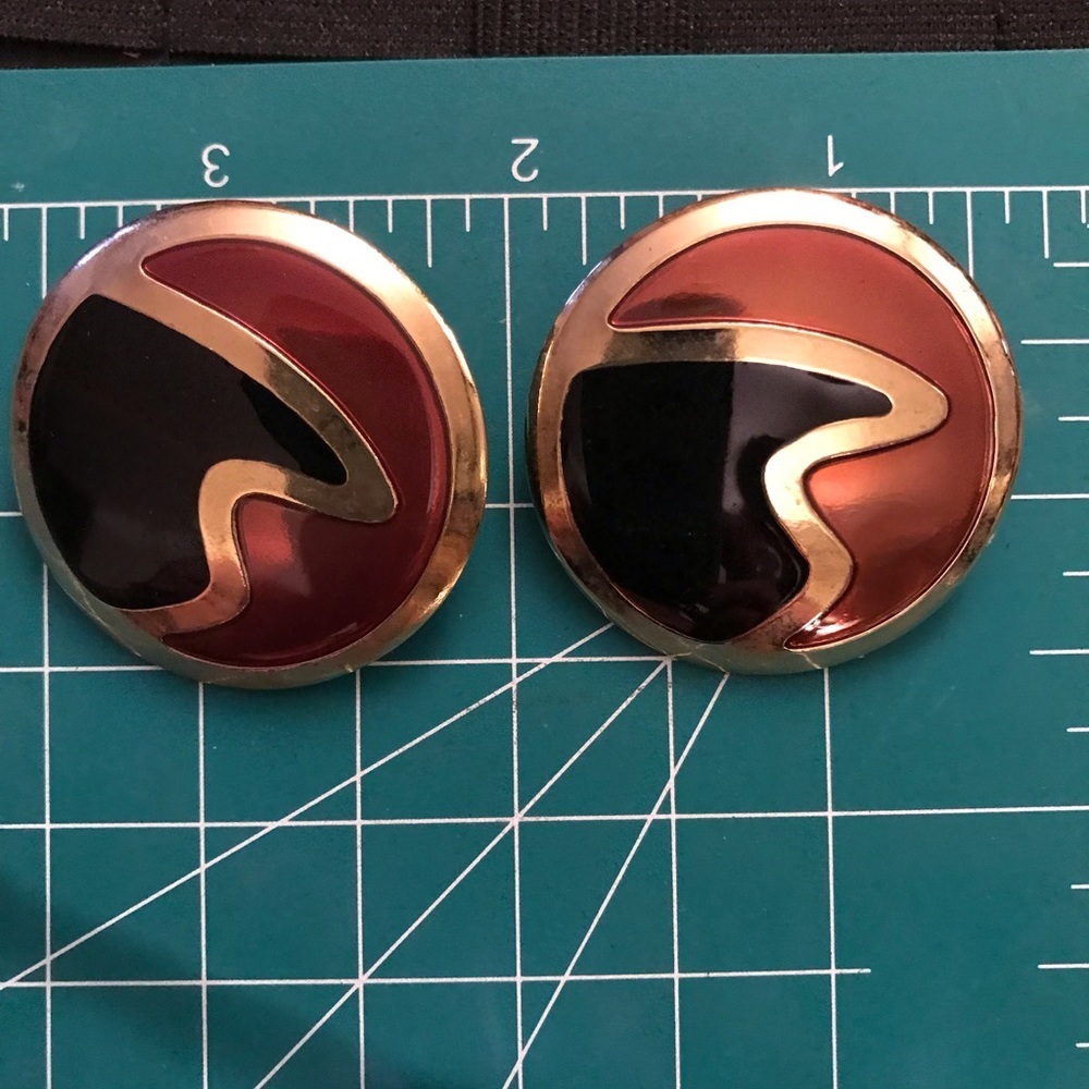Vintage 1980’s large gold tone pierced button earrings bronze & black gold trim
